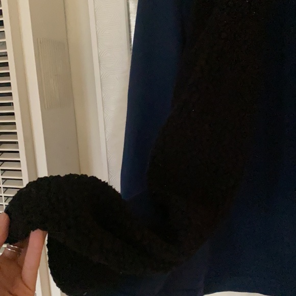 • § Vintage Navy Blue & Black Shearling Jacket § • - Picture 5 of 6